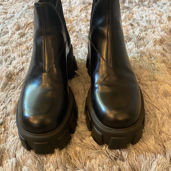 Prada - Picture 2 of 7